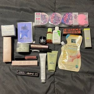 SOLD Women’s Beauty Sampler